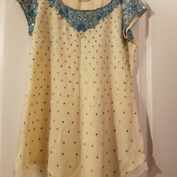 Cream top w/ blue bead work - Picture 3 of 3